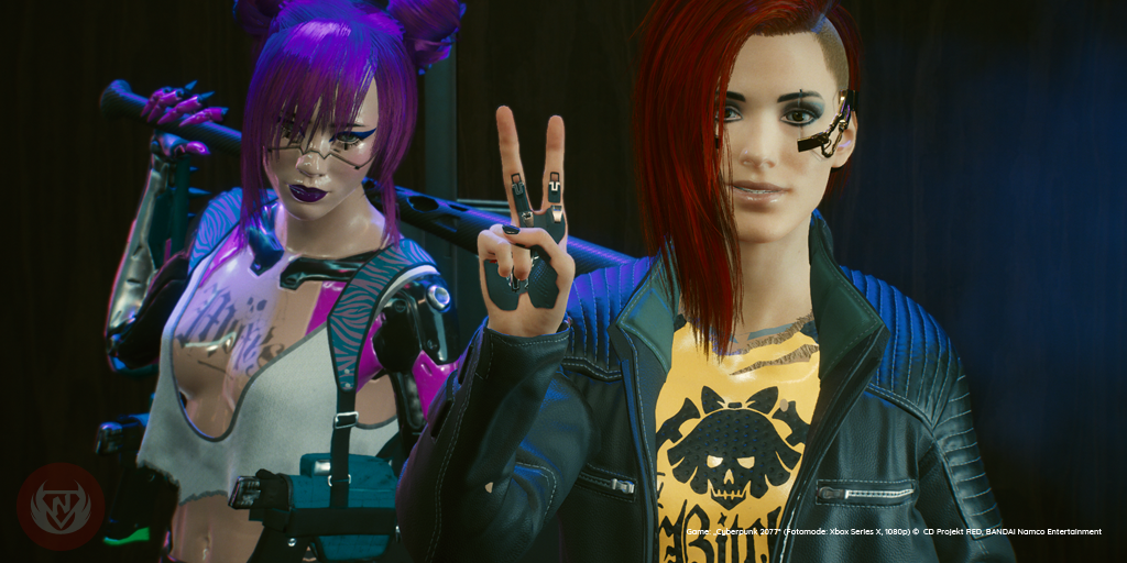 Screenshot Cyberpunk 2077 (Fotomode: Xbox Series X, 1080p) - Weibliche V und die Türsteherin des Lizzys