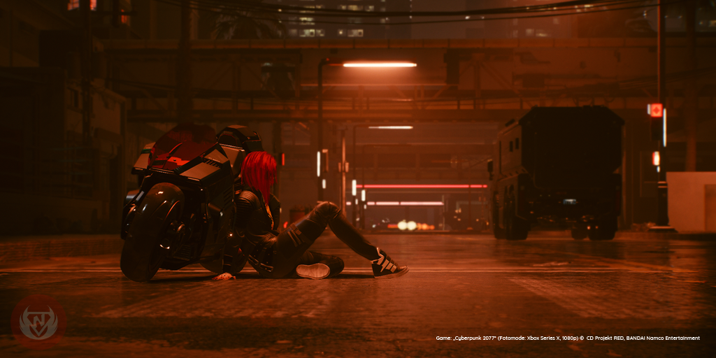 Screenshot Cyberpunk 2077 (Fotomode: Xbox Series X, 1080p) - Weibliche V und ihre Kusanagi in schwarz